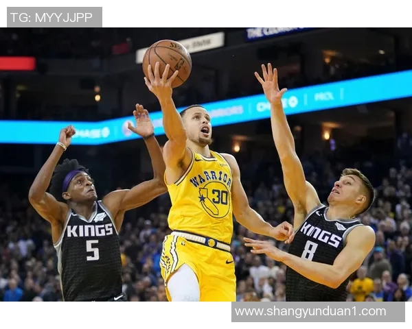 勇士与国王第一节精彩对决录像回放分析与解读