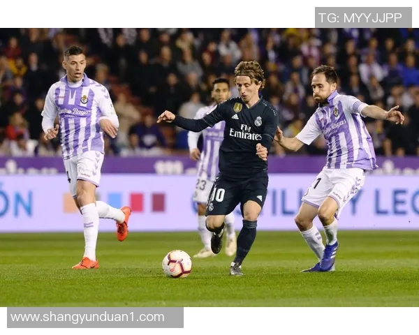 西甲激战皇家马德里迎战巴拉多利德争夺三分荣耀之战